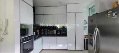 Apartamento de 3 alcobas en venta en El Vergel, Ibagué, 235 m² · foto 16 de 20