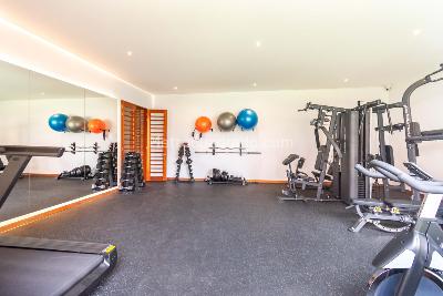 Apartamento de 3 alcobas en venta en Los Rosales, Bogotá, 216 m² · foto 2 de 11