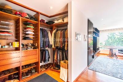 Apartamento de 3 alcobas en venta en Los Rosales, Bogotá, 216 m² · foto 3 de 11
