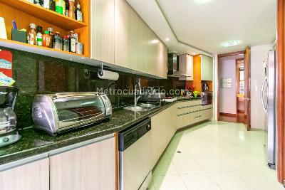 Apartamento de 3 alcobas en venta en Los Rosales, Bogotá, 216 m² · foto 4 de 11