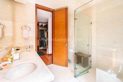Apartamento de 3 alcobas en venta en Los Rosales, Bogotá, 216 m² · foto 7 de 11