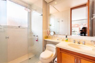 Apartamento de 3 alcobas en venta en Los Rosales, Bogotá, 216 m² · foto 9 de 11