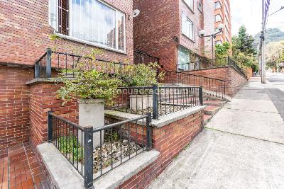 Apartamento de 5 alcobas en venta en Los Rosales, Bogotá, 218 m² · foto 13 de 14