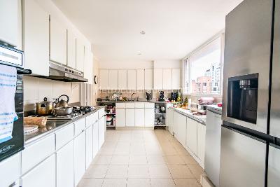 Apartamento de 5 alcobas en venta en Los Rosales, Bogotá, 218 m² · foto 4 de 14