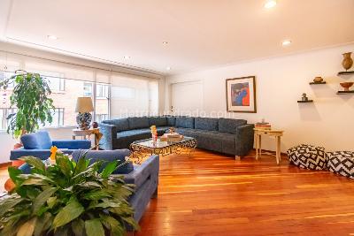 Apartamento de 5 alcobas en venta en Los Rosales, Bogotá, 218 m² · foto 9 de 14
