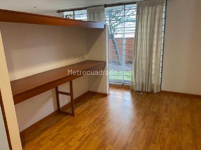 Apartamento de 1 alcoba en arriendo en Chapinero Alto Emaus, Bogotá, 47 m² · foto 3 de 11