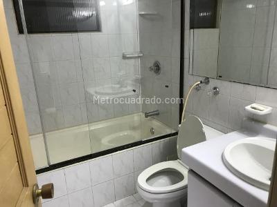Apartamento de 1 alcoba en venta en Chapinero Alto Emaus, Bogotá, 41 m² · foto 5 de 12