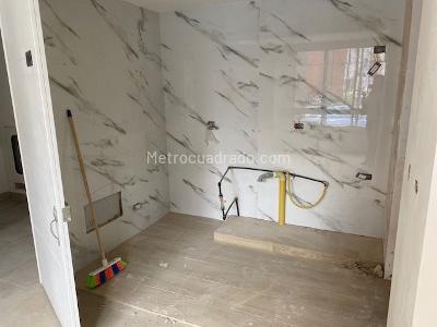 Apartamento de 2 alcobas en venta en Lagos De Torca Lirio, Bogotá, 42 m² · foto 2 de 19