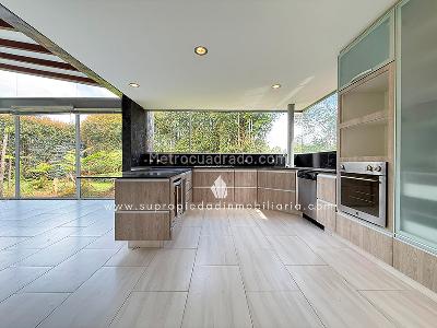 Casa de 4 alcobas en arriendo en Altos Del Escobero, Envigado, 400 m² · foto 2 de 20