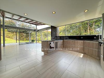 Casa de 4 alcobas en arriendo en Altos Del Escobero, Envigado, 400 m² · foto 4 de 20