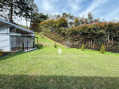 Casa de 4 alcobas en arriendo en Altos Del Escobero, Envigado, 400 m² · foto 10 de 20