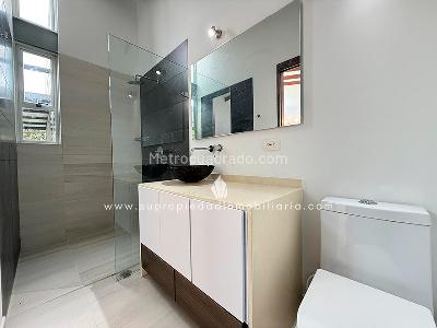 Casa de 4 alcobas en arriendo en Altos Del Escobero, Envigado, 400 m² · foto 15 de 20