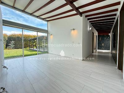 Casa de 4 alcobas en arriendo en Altos Del Escobero, Envigado, 400 m² · foto 20 de 20