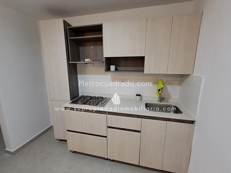 Spacious 3BR House with Garage in Belen Rosales - 2