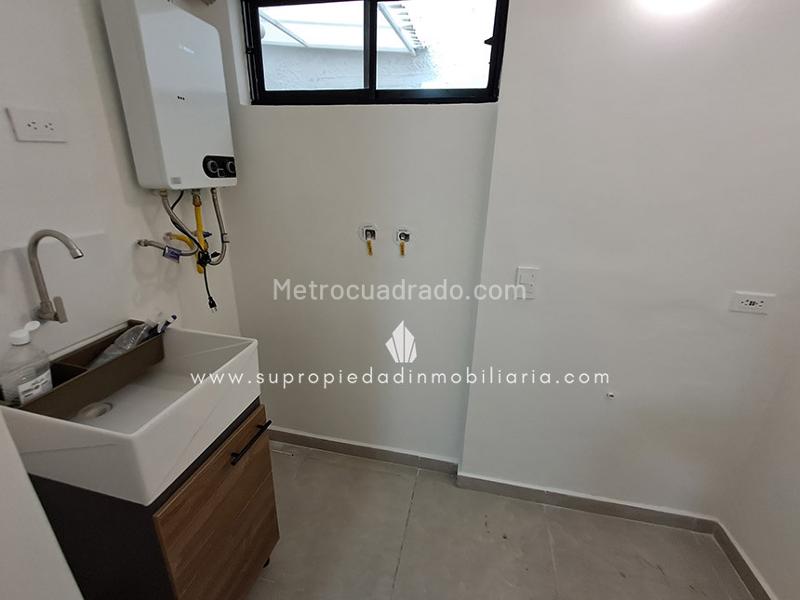 Spacious 3BR House with Garage in Belen Rosales - 7