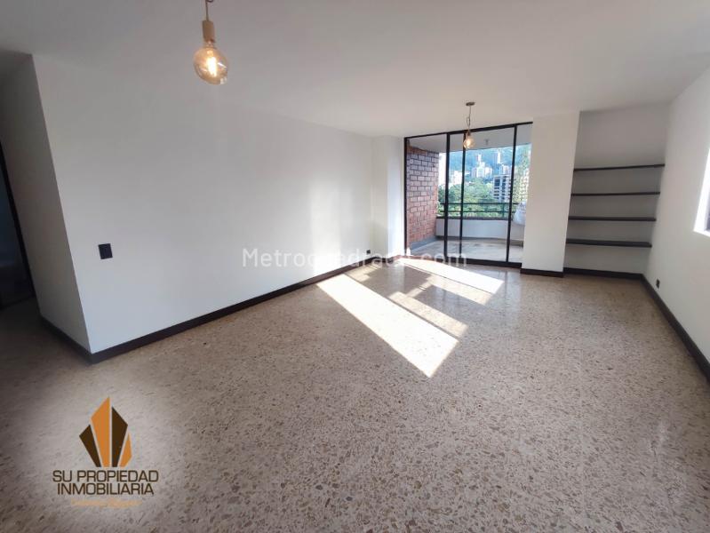 Apartamento de 3 Alcobas en Las Palmas con Balcón y 2 Parqueaderos