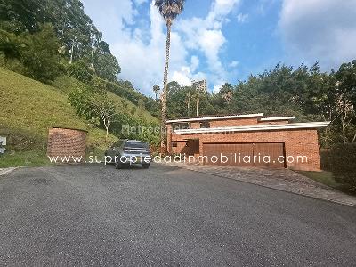 Casa de 3 alcobas en venta en Altos Del Poblado, Medellín, 523 m² · foto 2 de 20