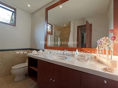 Casa de 3 alcobas en venta en Altos Del Poblado, Medellín, 523 m² · foto 9 de 20