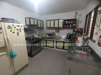 Casa de 3 alcobas en venta en Simon Bolivar, Medellín, 194 m² · foto 12 de 20
