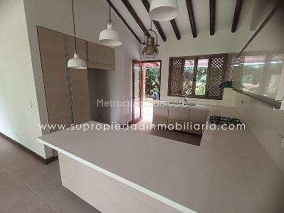 Casa de 4 alcobas en venta en Loma De Las Brujas, Envigado, 260 m² · foto 2 de 20