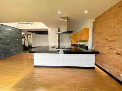 Casa de 4 alcobas en venta en Las Callejas, Envigado, 380 m² · foto 2 de 20