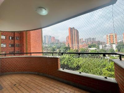 Apartamento de 3 alcobas en arriendo en Los Balsos, Medellín, 145 m² · foto 5 de 20