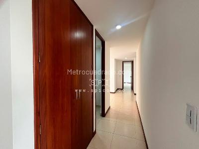 Apartamento de 3 alcobas en arriendo en Los Balsos, Medellín, 145 m² · foto 8 de 20