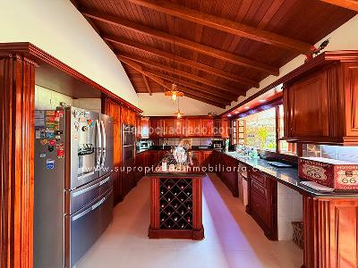 Casa de 5 alcobas en venta en Altos Del Escobero, Envigado, 588 m² · foto 3 de 20