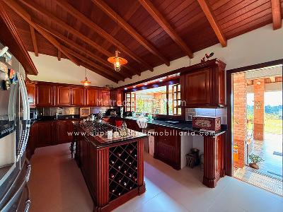 Casa de 5 alcobas en venta en Altos Del Escobero, Envigado, 588 m² · foto 4 de 20