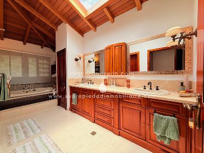 Casa de 5 alcobas en venta en Altos Del Escobero, Envigado, 588 m² · foto 17 de 20