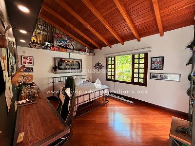 Casa de 5 alcobas en venta en Altos Del Escobero, Envigado, 588 m² · foto 18 de 20