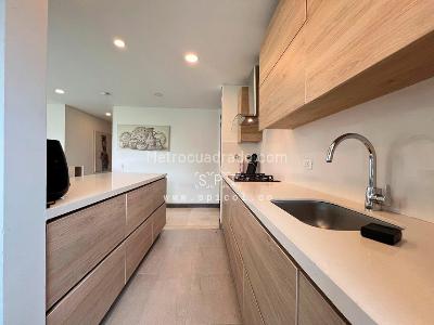 Apartamento de 3 alcobas en arriendo en Loma De Los Parra, Medellín, 130 m² · foto 8 de 20