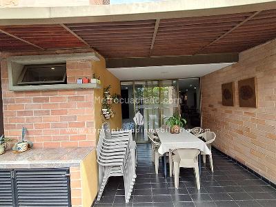 Apartamento de 3 alcobas en venta en Conquistadores, Medellín, 137 m² · foto 3 de 20