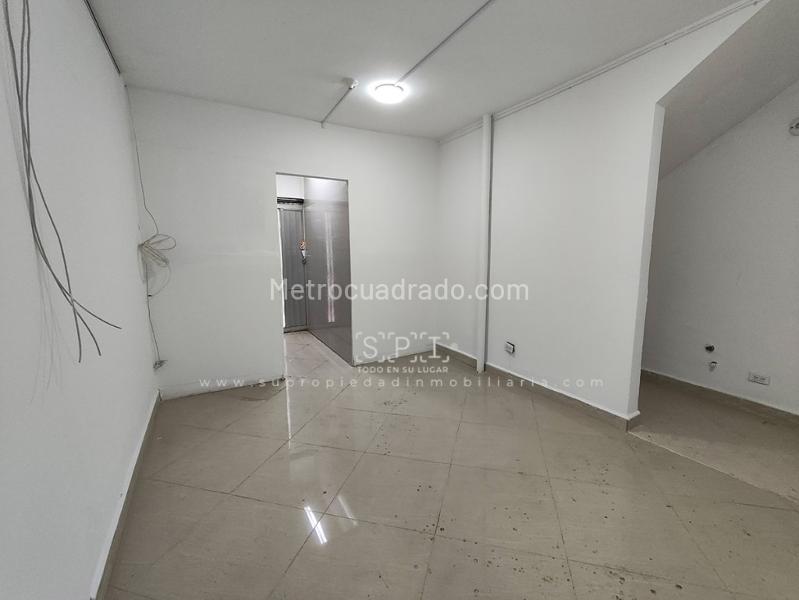 Casa Comercial de 5 Alcobas en Arriendo en Calasanz - 8