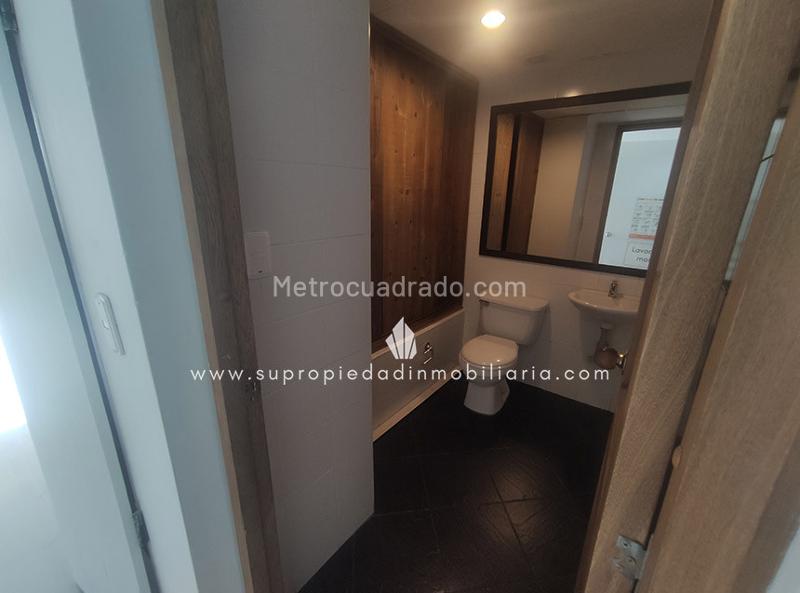 Local Comercial en Arriendo, Milla De Oro, Medellín - Más