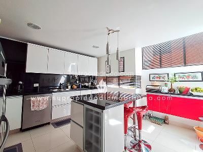 Casa de 4 alcobas en venta en Bosque De Pinos, Bogotá, 262 m² · foto 2 de 20