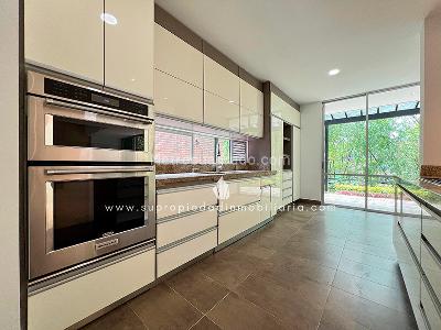 Casa de 3 alcobas en arriendo en Las Callejas El Encuentro, Envigado, 400 m² · foto 2 de 20