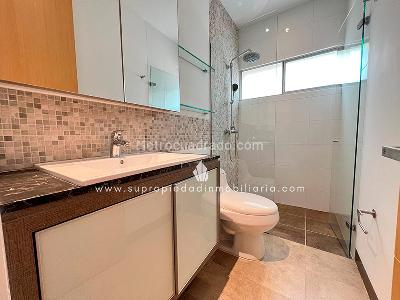 Casa de 3 alcobas en arriendo en Las Callejas El Encuentro, Envigado, 400 m² · foto 9 de 20