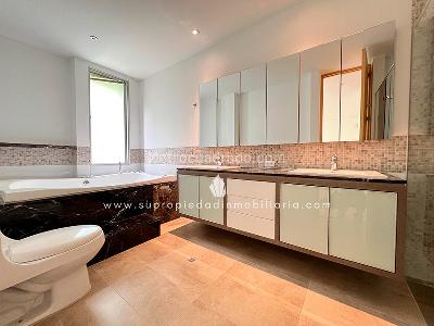Casa de 3 alcobas en arriendo en Las Callejas El Encuentro, Envigado, 400 m² · foto 18 de 20