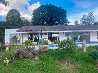 Casa de 5 alcobas en venta en Loma Del Escobero, Envigado, 490 m² · foto 2 de 19