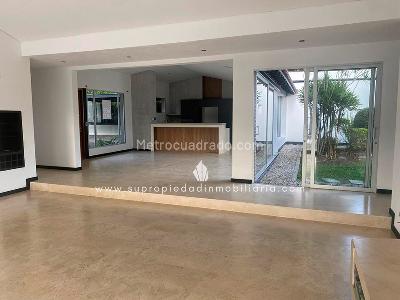 Casa de 5 alcobas en venta en Loma Del Escobero, Envigado, 490 m² · foto 3 de 19