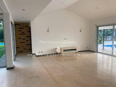 Casa de 5 alcobas en venta en Loma Del Escobero, Envigado, 490 m² · foto 8 de 19