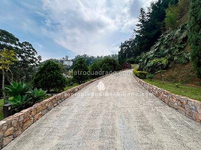 Casa de 3 alcobas en venta en Las Palmas, Medellín, 412 m² · foto 16 de 20