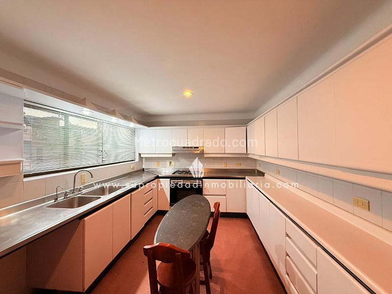 Spacious 5BR House in San Lucas, El Poblado - 2