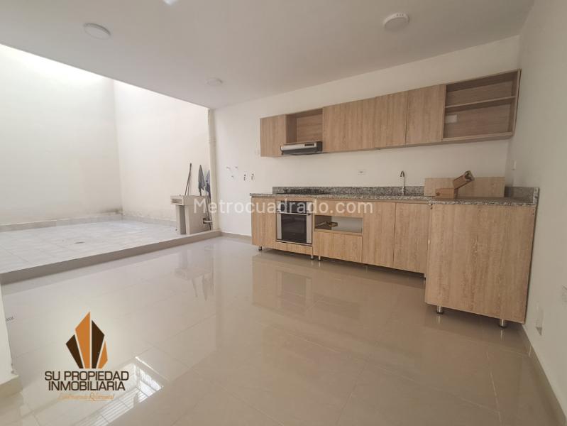 Commercial 5BR House for Rent in Florida Nueva (200m²)