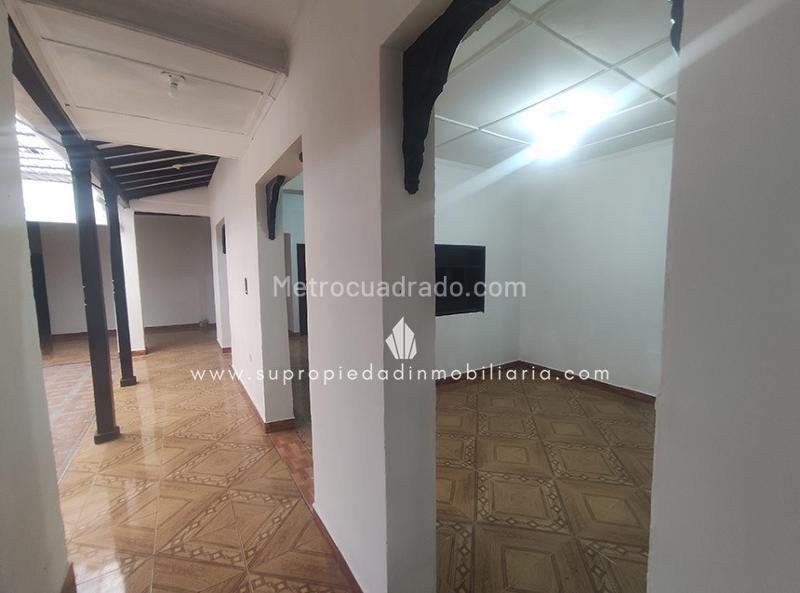 Commercial House for Rent in Laureles - 4