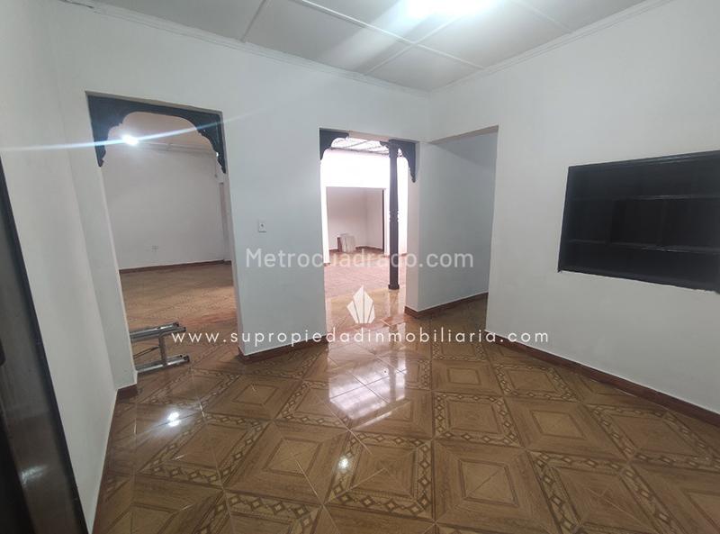 Commercial House for Rent in Laureles - 6