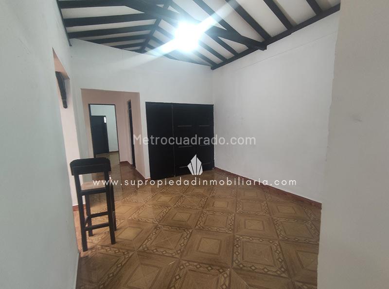 Commercial House for Rent in Laureles - 7