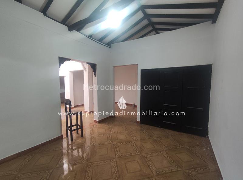 Commercial House for Rent in Laureles - 8