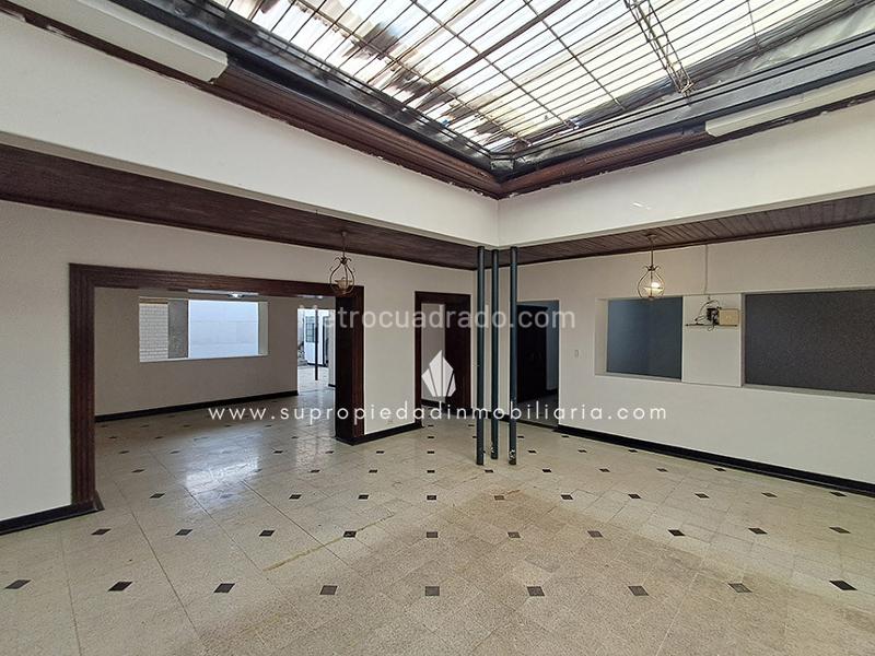 Unfurnished Commercial House for Rent in La Candelaria, Medellín